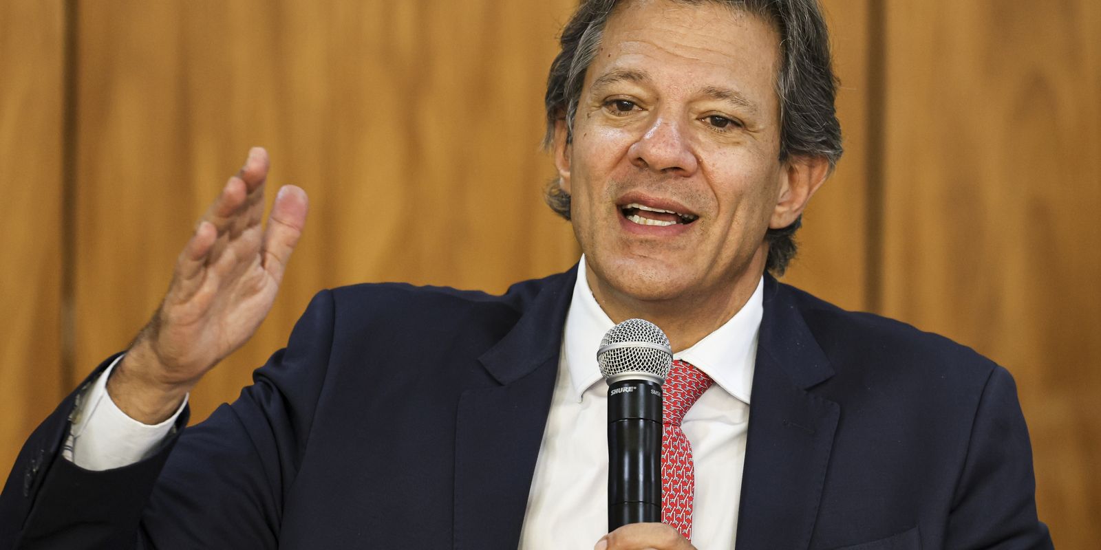 Pé-de-Meia não vai ser interrompido, diz Haddad